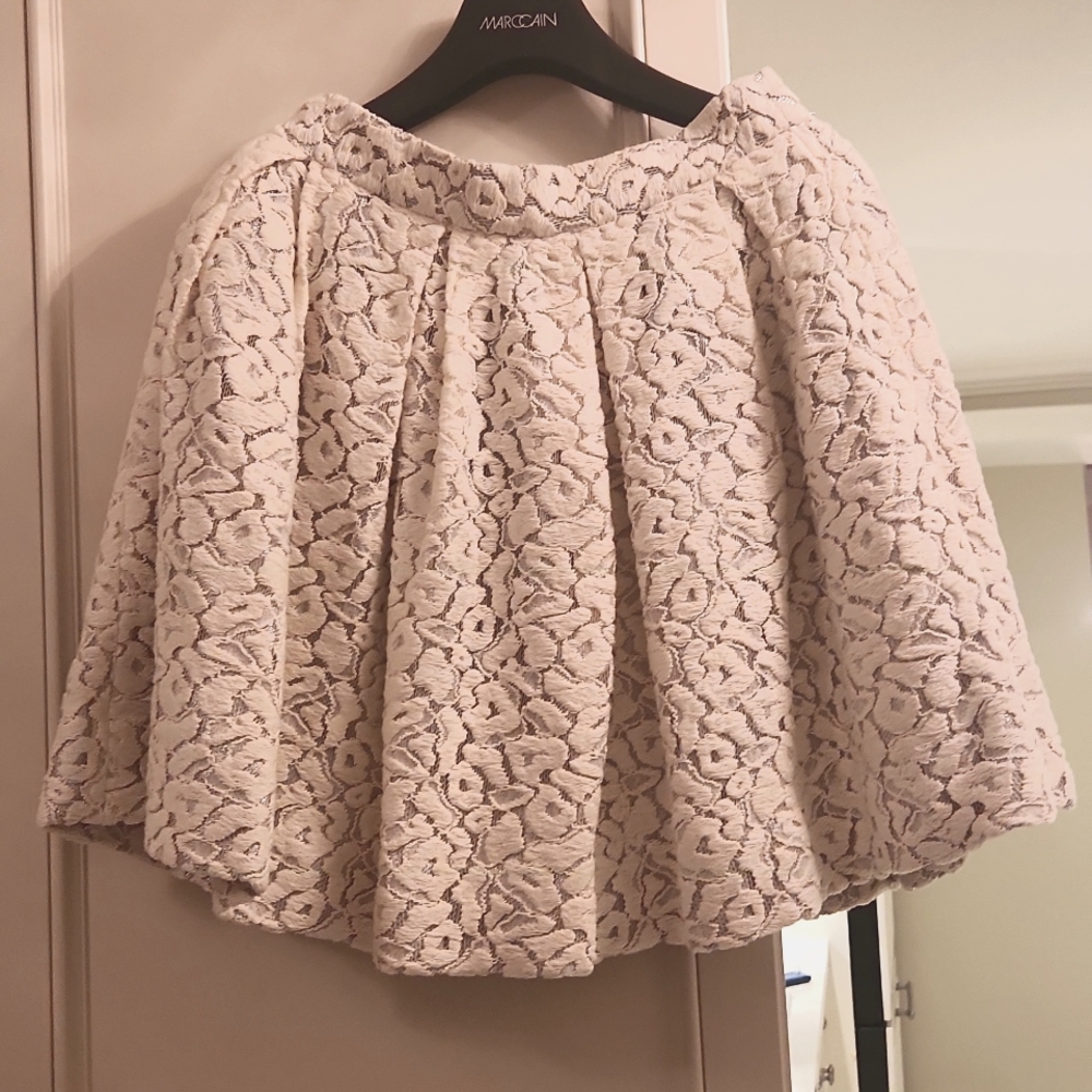 Elizabeth and James size XS skirt